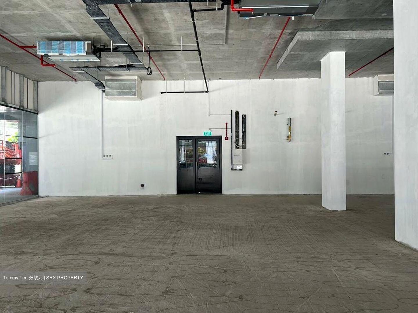 Middle Road (D7), Retail #453821111
